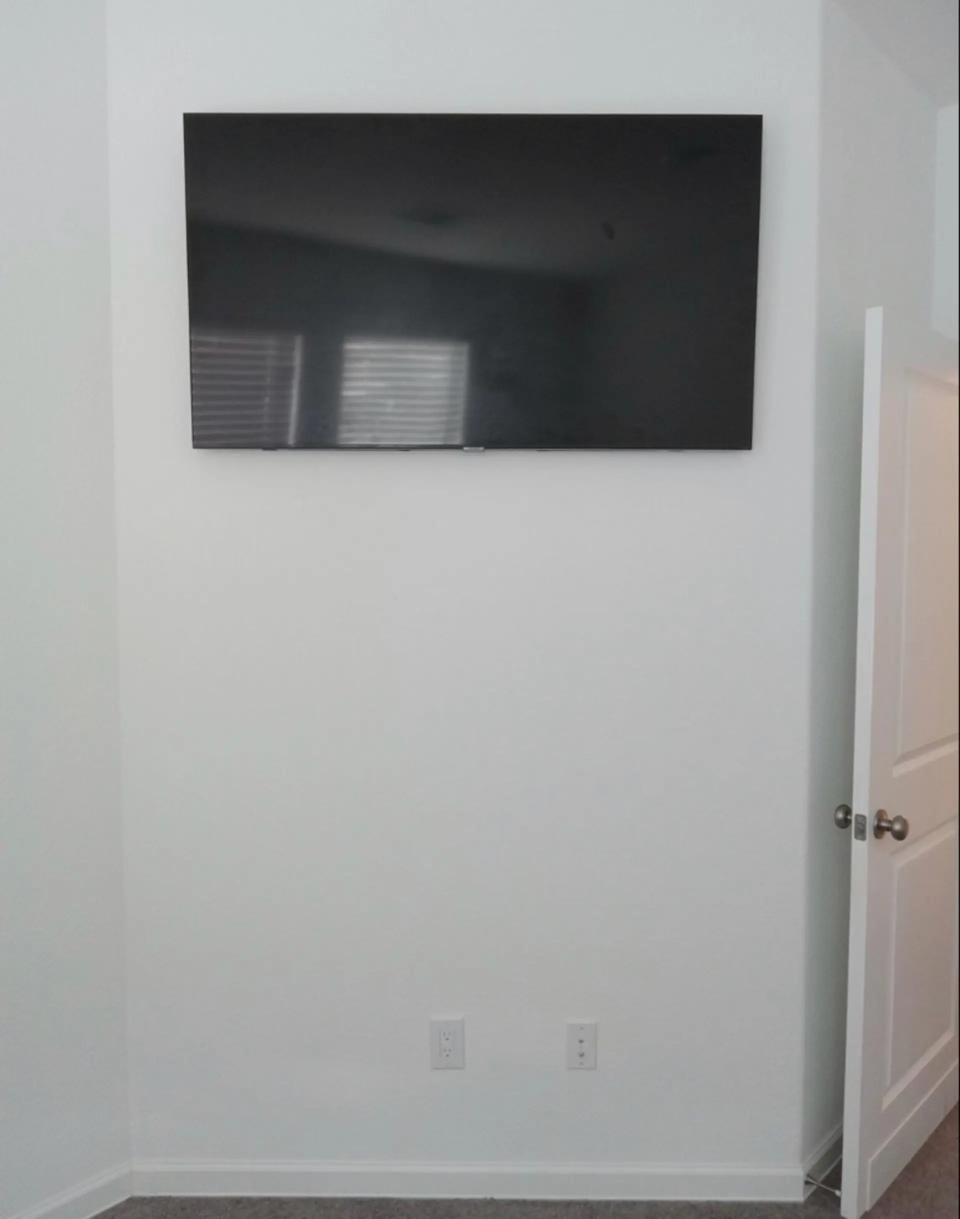 Secure TV mounting on difficult surfaces, including corner mounts, for optimized viewing in any room.