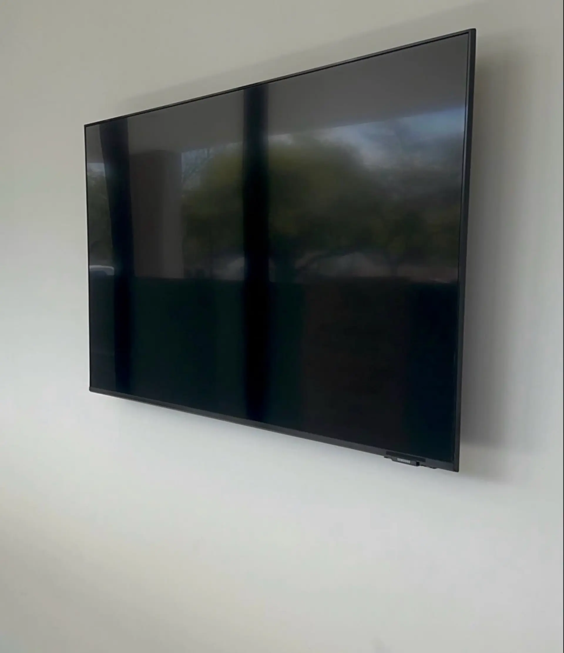 Secure TV mounting on difficult surfaces, including corner mounts, for optimized viewing in any room.