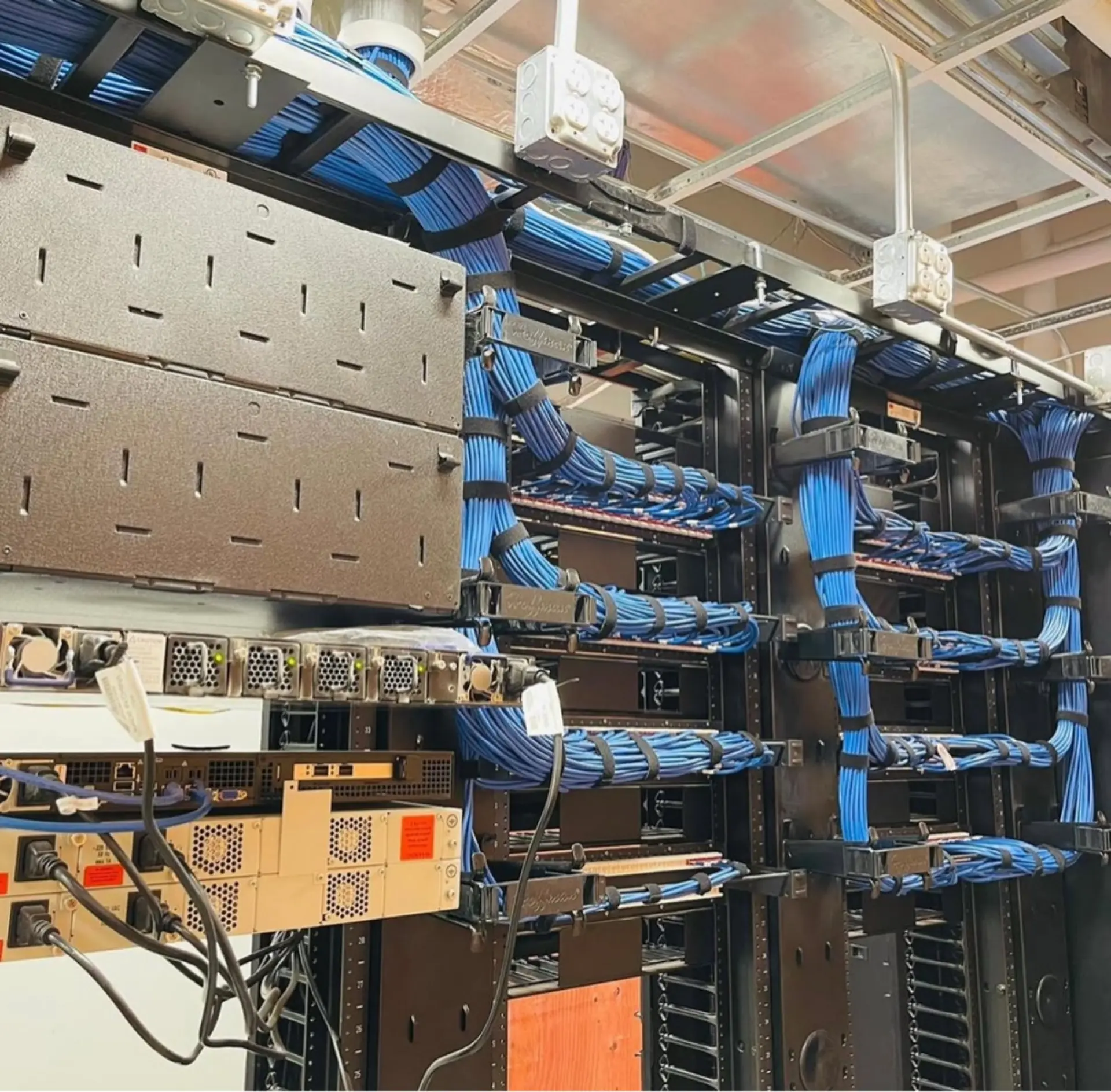 Reliable IT hardware installation and network organization services for modern Sugar Land professional spaces.